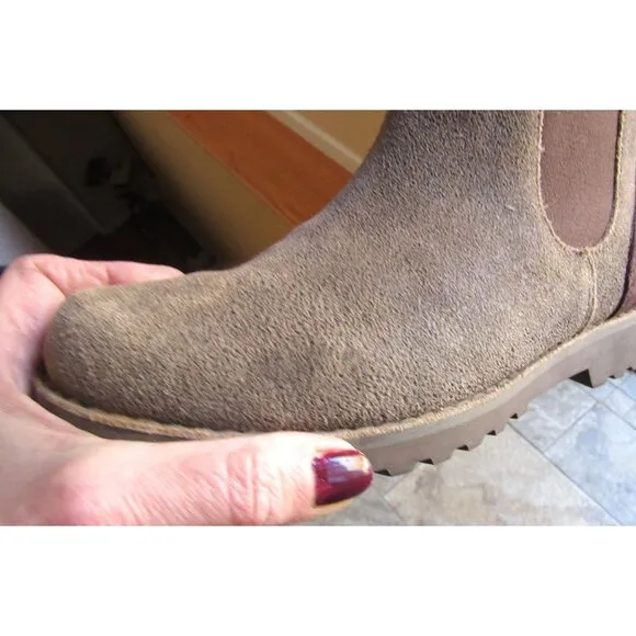 UGG Callum Chelsea Boots Brown Suede Size 7 Australia Made Rubber Soles Durable