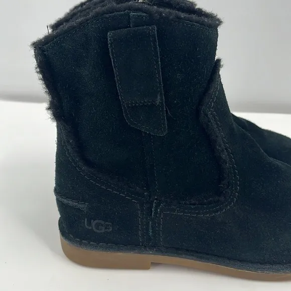 Ugg Catica Black Suede Leather Ankle Boots Western Booties Shearling Casual 6
