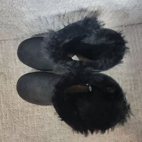 UGG Classic Mini Women's Size US 5 Black Sheepskin Chain Logo Strap Boots NEW