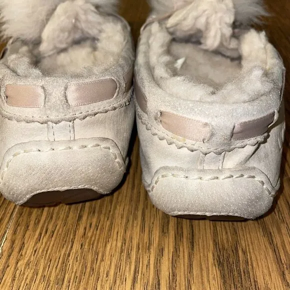 UGG DAKOTA POM POM  Cream SUEDE MOCCASINS WOMEN'S SLIPPERS Size 5