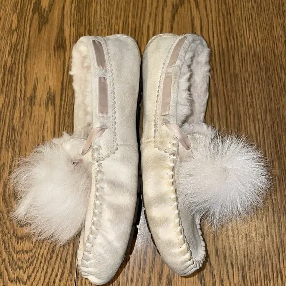 UGG DAKOTA POM POM  Cream SUEDE MOCCASINS WOMEN'S SLIPPERS Size 5