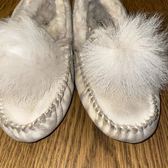 UGG DAKOTA POM POM  Cream SUEDE MOCCASINS WOMEN'S SLIPPERS Size 5