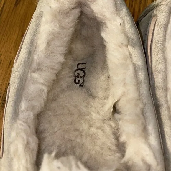 UGG DAKOTA POM POM  Cream SUEDE MOCCASINS WOMEN'S SLIPPERS Size 5