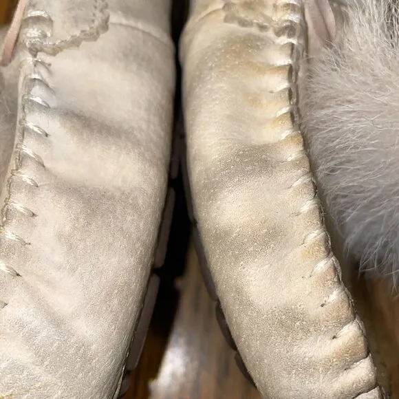 UGG DAKOTA POM POM  Cream SUEDE MOCCASINS WOMEN'S SLIPPERS Size 5