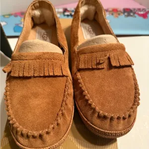 Ugg K Marin Moccasin Shoes Chestnut Size 4 Youth (Women’s 6) New in Box