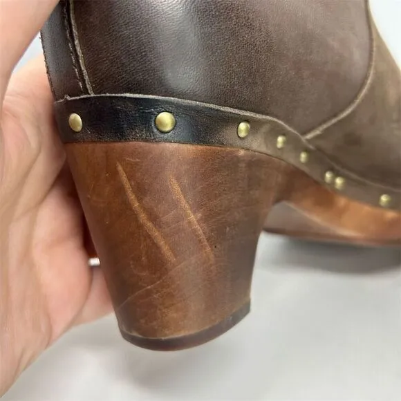 UGG Lynnea Brown Leather Sheepskin Lined Clog Studded Heeled Boots Size 8