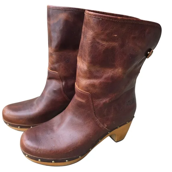 UGG Lynnea II Sheepskin Studded Clog Boots, Size 7M, Chestnut