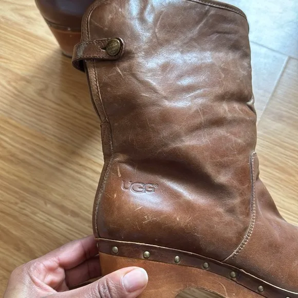 UGG Lynnea Leather Boot - size 9