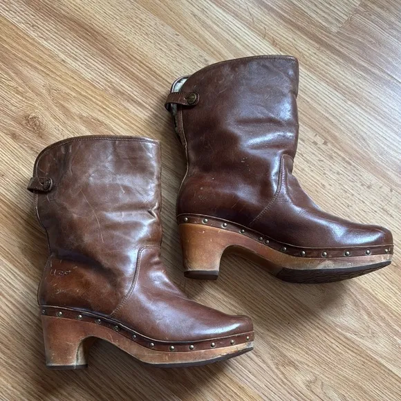 UGG Lynnea Leather Boot - size 9