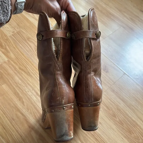UGG Lynnea Leather Boot - size 9