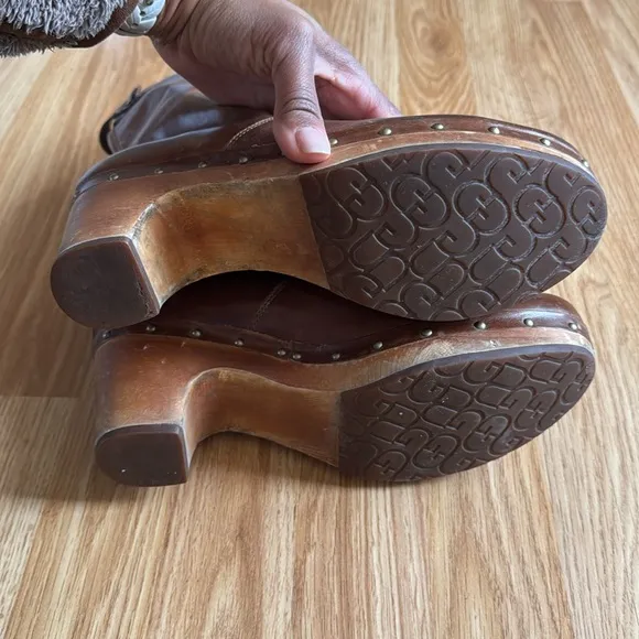 UGG Lynnea Leather Boot - size 9