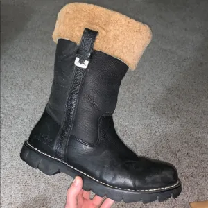 UGG Men's Black and Tan Boots