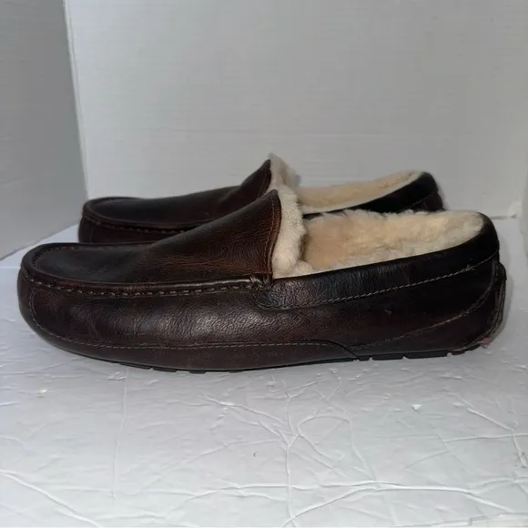 UGG Men’s Brown &amp; Tan Ascot Leather Casual Slippers with Wool Lining- Size 11
