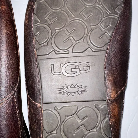 UGG Men’s Brown &amp; Tan Ascot Leather Casual Slippers with Wool Lining- Size 11