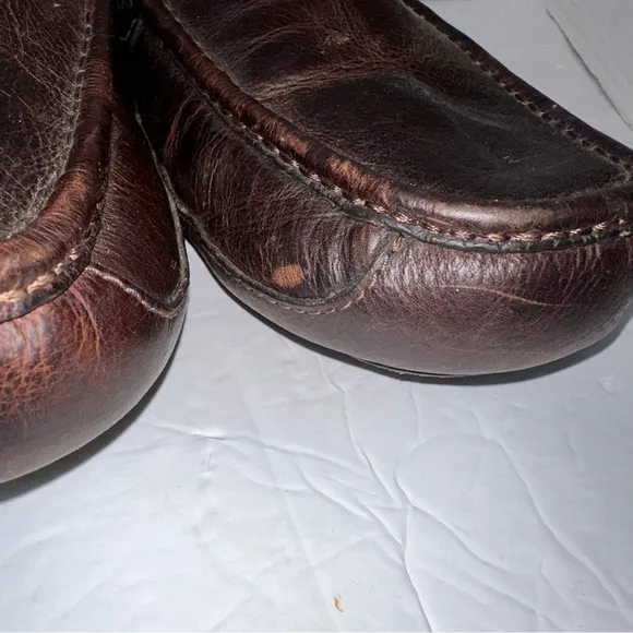 UGG Men’s Brown &amp; Tan Ascot Leather Casual Slippers with Wool Lining- Size 11