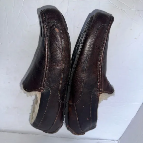 UGG Men’s Brown &amp; Tan Ascot Leather Casual Slippers with Wool Lining- Size 11