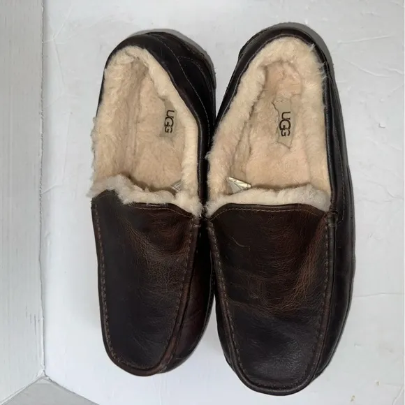 UGG Men’s Brown &amp; Tan Ascot Leather Casual Slippers with Wool Lining- Size 11