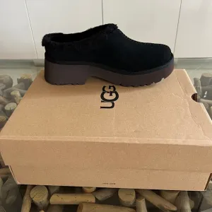 UGG NEW HEIGHTS COZY CLOG Black Suede Shoes