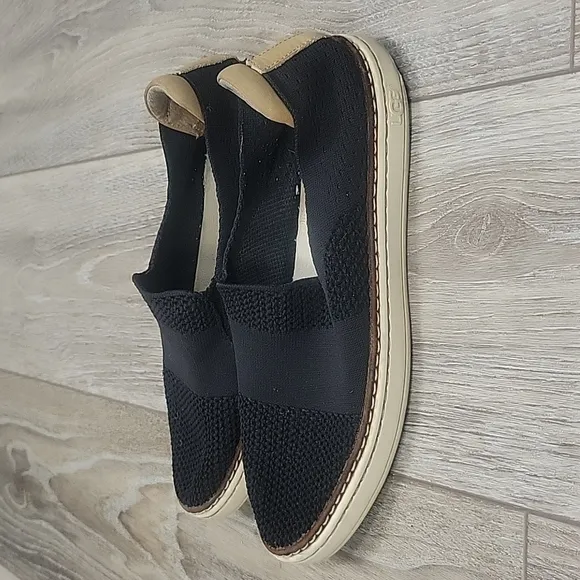 UGG Sammy Black Knit Slip-On Sneakers Size 7