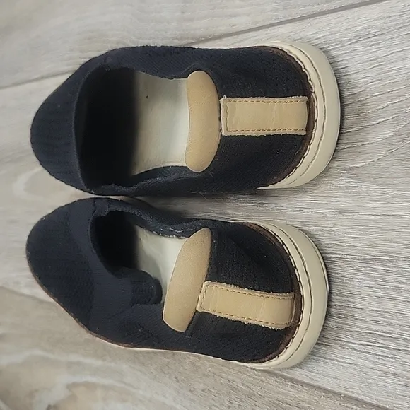 UGG Sammy Black Knit Slip-On Sneakers Size 7