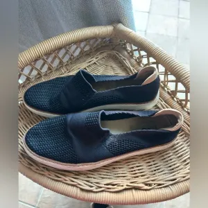 UGG | Shoes | Ugg Sammy Slip On Shoes Black | size 7 like New
