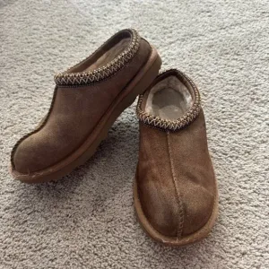 UGG Tan Brown Tasmans Slip On Suede &amp; Sheepskin Slippers Kids Size 4 / EUR 36