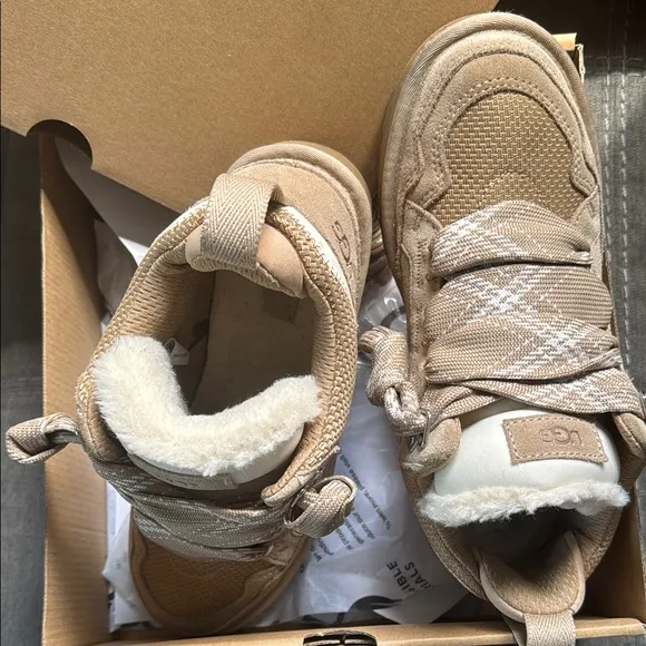 UGG Tan Sneakers with Shearling Lining size 7 great condition