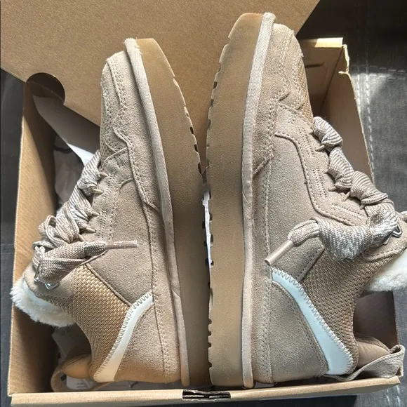 UGG Tan Sneakers with Shearling Lining size 7 great condition