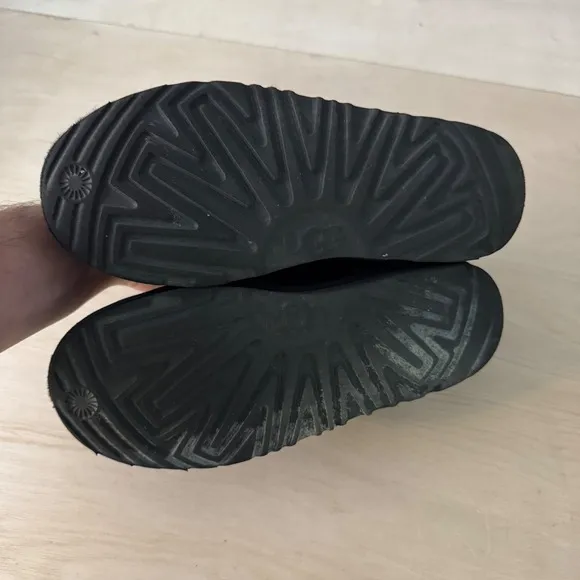 UGG Tasman Suede Clog Shoes Slippers Black Fur Lined Youth Size 5