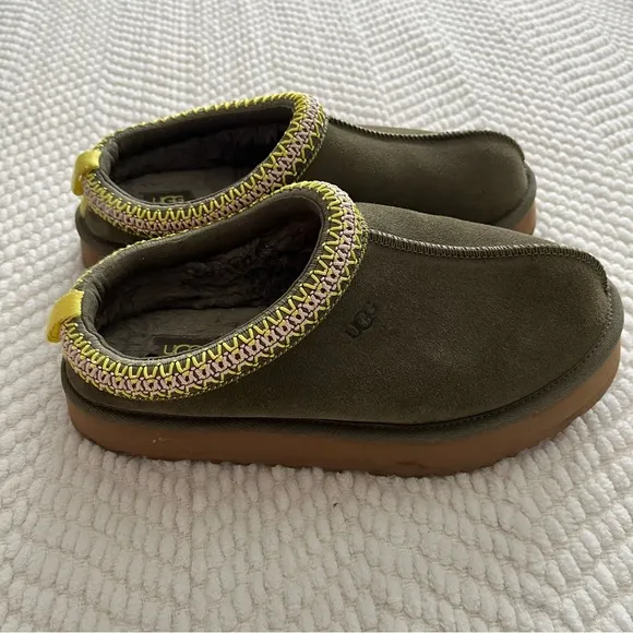 UGG Tazz Slipper Burnt Olive Green Kids Shoes Size 5Y (fits women’s size 7)
