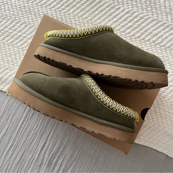 UGG Tazz Slipper Burnt Olive Green Kids Shoes Size 5Y (fits women’s size 7)