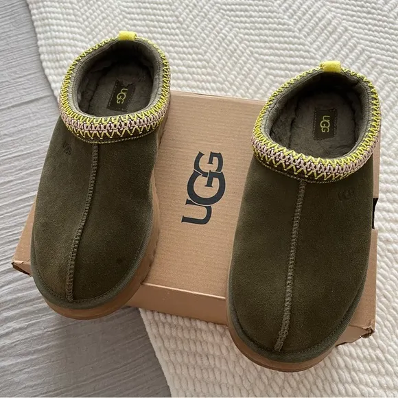 UGG Tazz Slipper Burnt Olive Green Kids Shoes Size 5Y (fits women’s size 7)