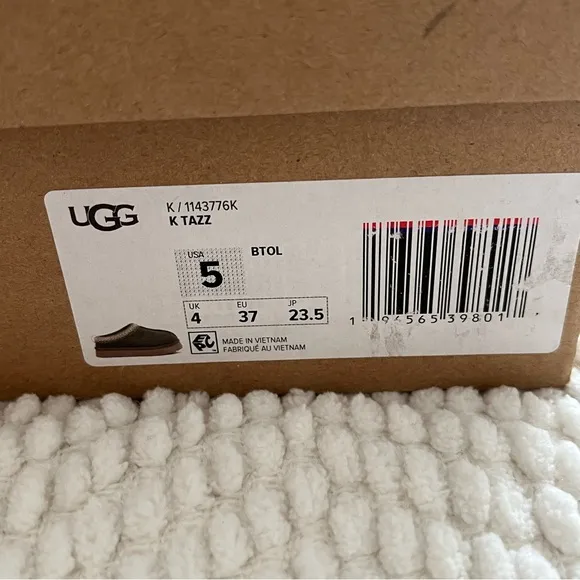 UGG Tazz Slipper Burnt Olive Green Kids Shoes Size 5Y (fits women’s size 7)