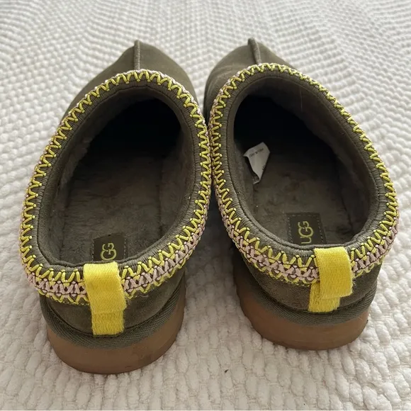 UGG Tazz Slipper Burnt Olive Green Kids Shoes Size 5Y (fits women’s size 7)