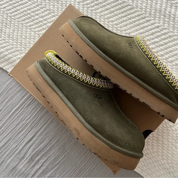 UGG Tazz Slipper Burnt Olive Green Kids Shoes Size 5Y (fits women’s size 7)