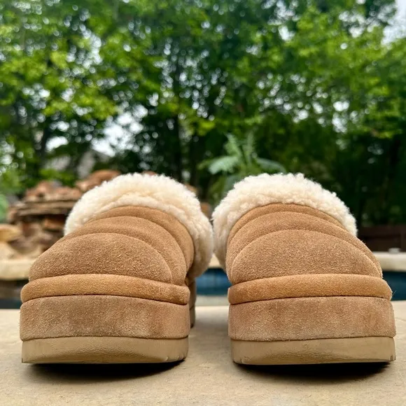 UGG Tazzlita Chestnut Suede Shearling lined platform slippers - Size 7 Women’s