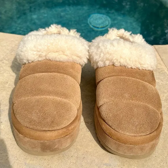 UGG Tazzlita Chestnut Suede Shearling lined platform slippers - Size 7 Women’s