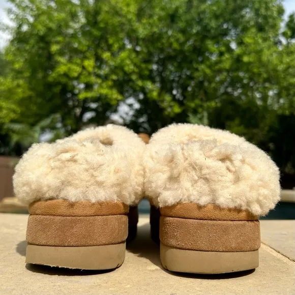 UGG Tazzlita Chestnut Suede Shearling lined platform slippers - Size 7 Women’s