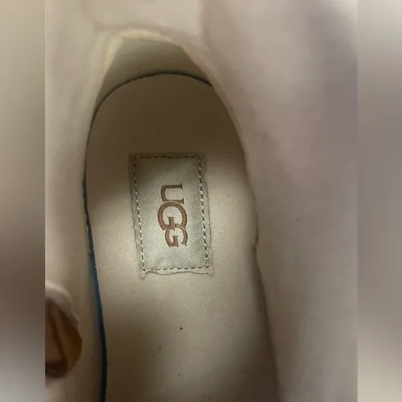 UGG “ Unisex kids chelham waterproof Boots .(WOB)
