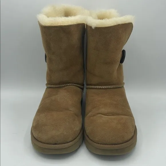 UGG W Bailey Button Chestnut Winter Boots with Sheepskin Lining