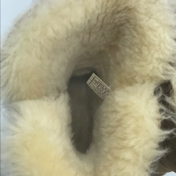 UGG W Bailey Button Chestnut Winter Boots with Sheepskin Lining