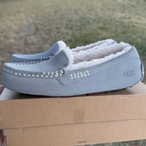 UGG Women’s Ansley Light Gray‎ Suede Moccasin Slippers Size 6