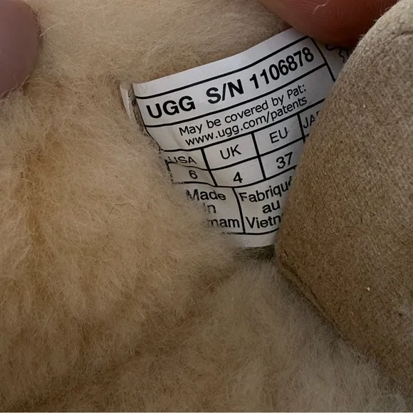 UGG Women’s Ansley Light Gray‎ Suede Moccasin Slippers Size 6
