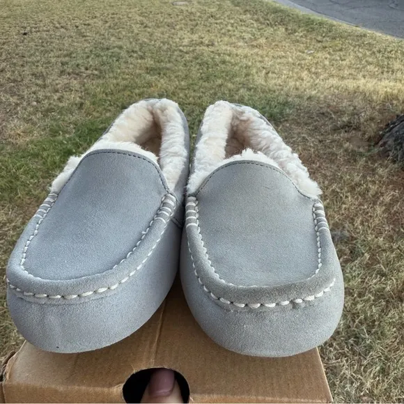 UGG Women’s Ansley Light Gray‎ Suede Moccasin Slippers Size 6