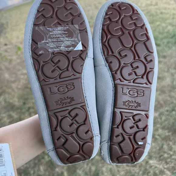 UGG Women’s Ansley Light Gray‎ Suede Moccasin Slippers Size 6