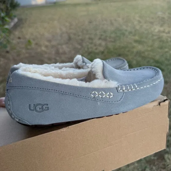 UGG Women’s Ansley Light Gray‎ Suede Moccasin Slippers Size 6