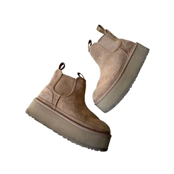 Ugg Womens Boots Neumel size 9 Platform Tan Chelsea Slip-On Ankle Chelsea Suede