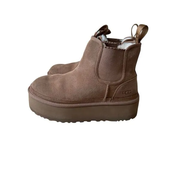 Ugg Womens Boots Neumel size 9 Platform Tan Chelsea Slip-On Ankle Chelsea Suede