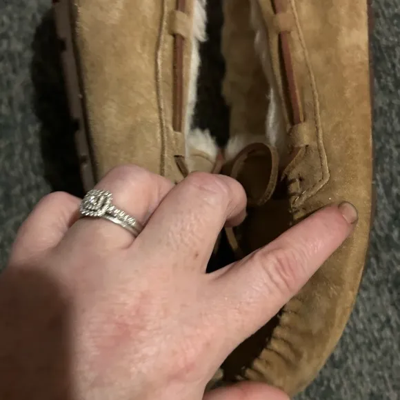 UGG Women's Dakota Tan  Suede Slippers Moccasin Shoes Size 6