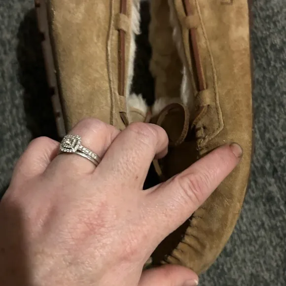 UGG Women's Dakota Tan  Suede Slippers Moccasin Shoes Size 6